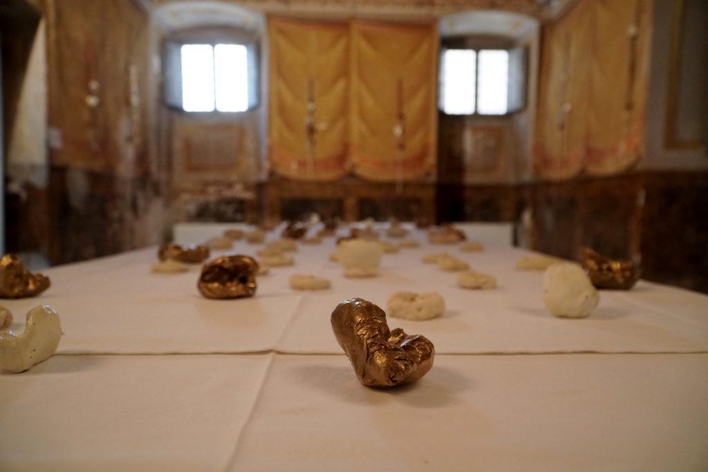 Dettaglio dell'Installazione di Daniela e Francesca Manca per Officinedellumbria2018, Palazzo Lucarini Contemporary, Trevi